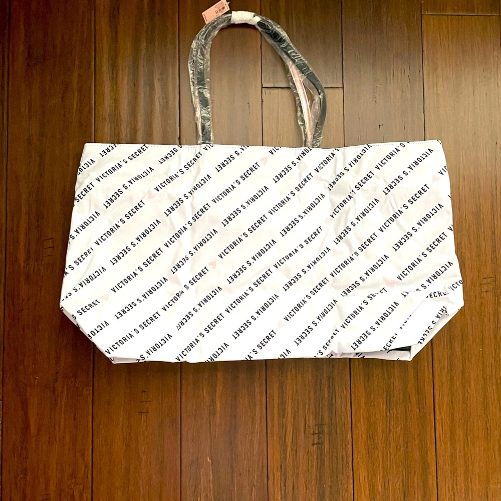 VICTORIA SECRET Getaway Shoulder Bag